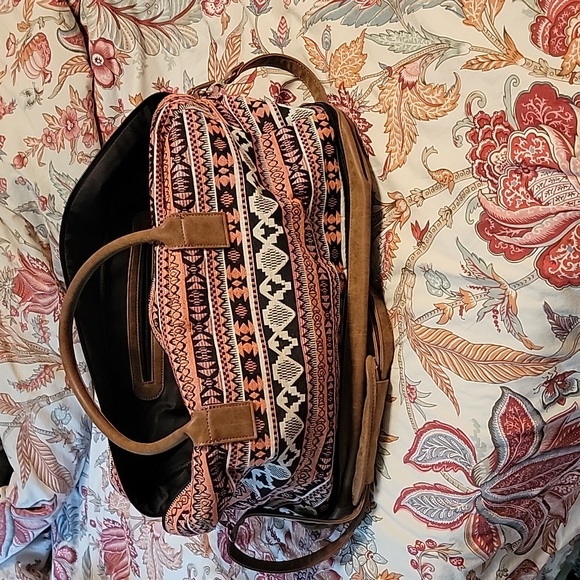 Weekender Bag Aztec Print - Picture 1 of 11